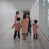 再春館薬彩工園見学通路